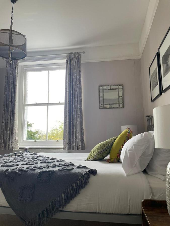 The Royal Oak Hotel Hawkhurst Bagian luar foto
