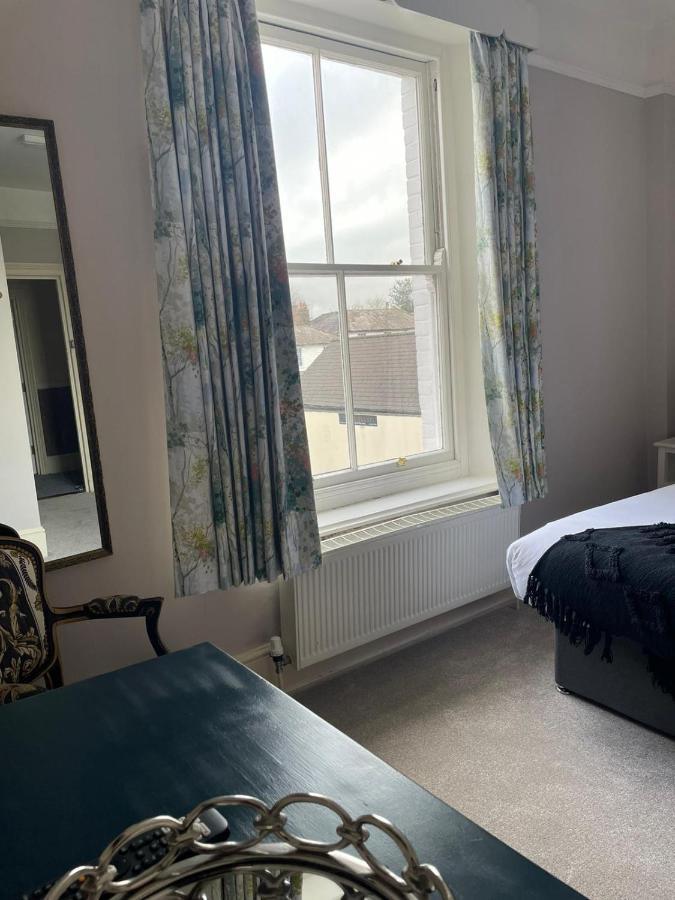 The Royal Oak Hotel Hawkhurst Bagian luar foto